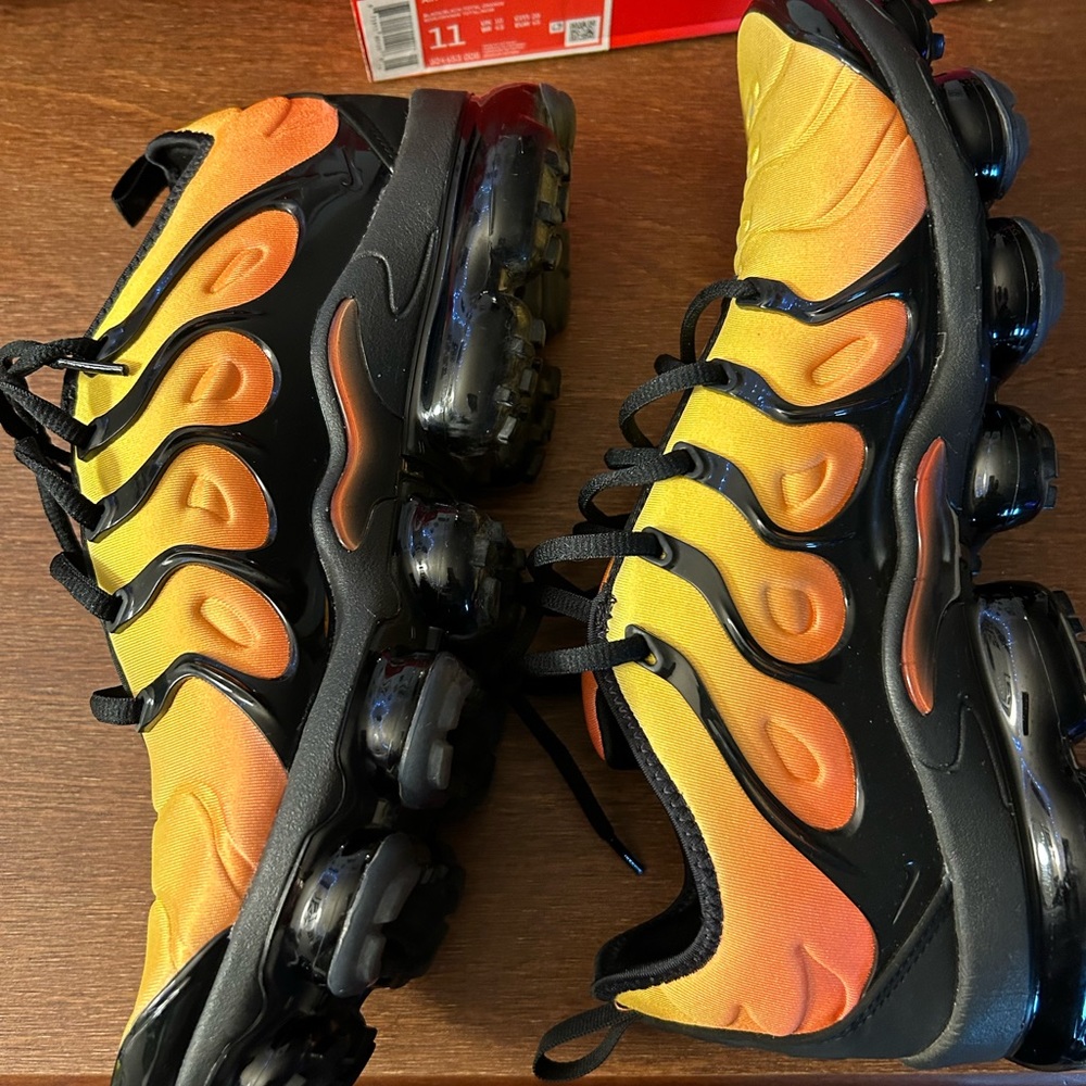 Nike men’s air vapor max plus size 11